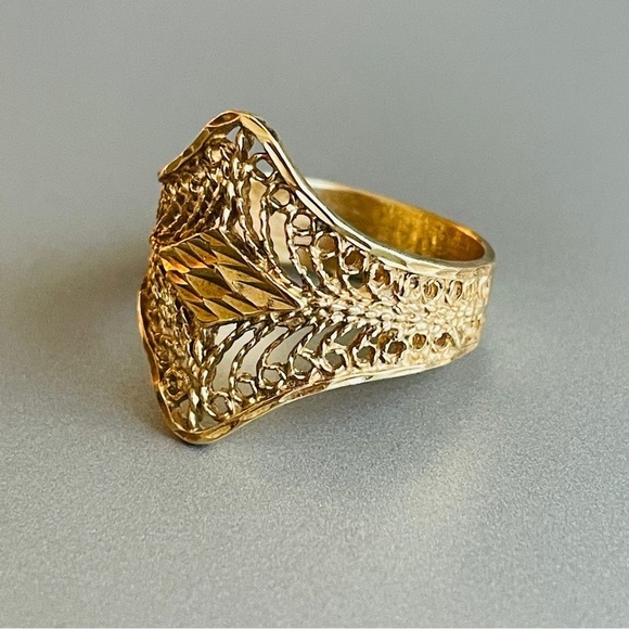 14k Gold Diamond Cut OpenWork Filigree Vintage Ring - Picture 7 of 9